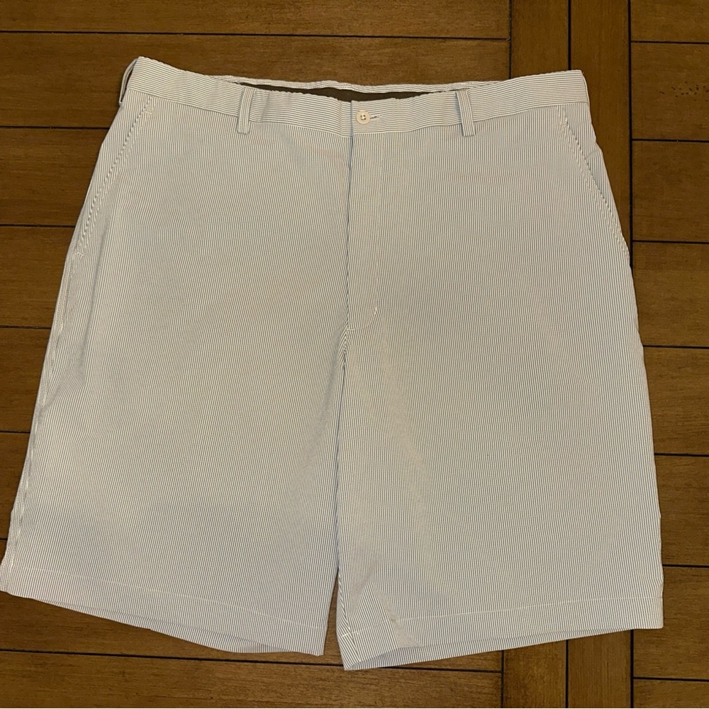 Nike Golf Mens Size 40 Fit Dry Shorts Gray White Stripes 11” Inseam Chino